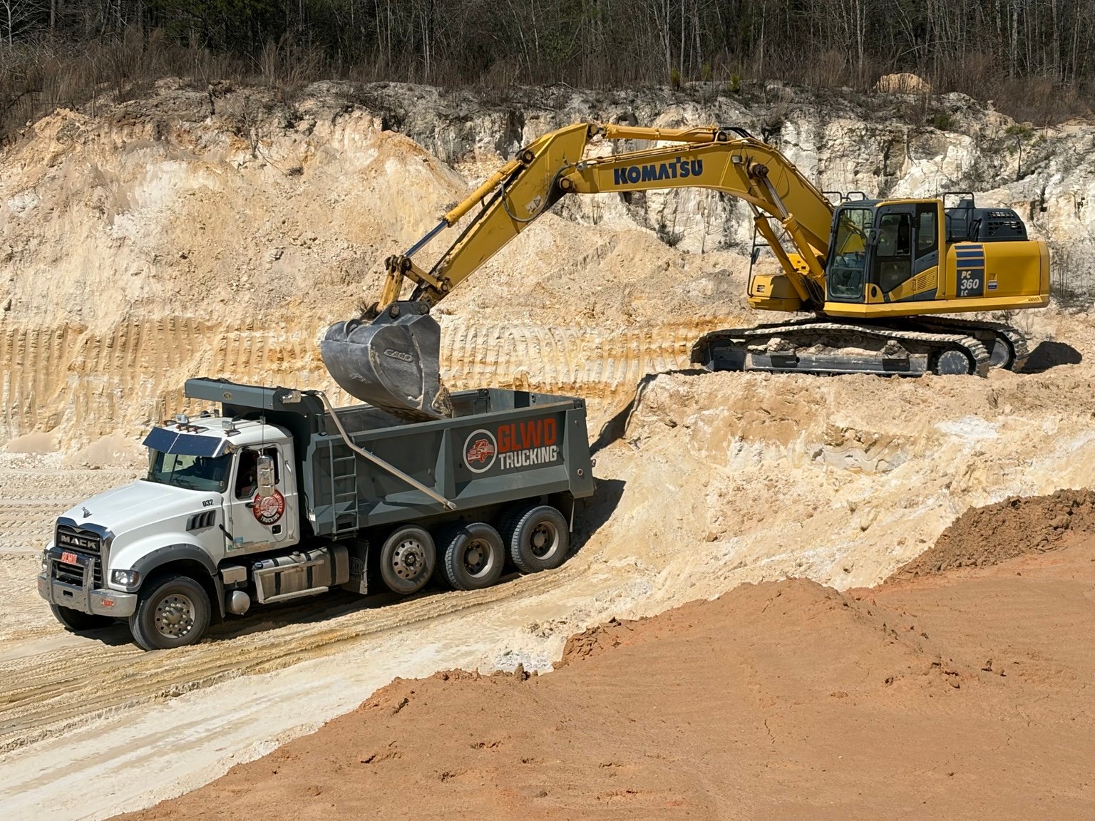 A GLWD dump truck being loaded with Sand Clay at Pit 421